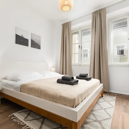 Design-apartments In Der Braunauer Altstadt * 因河畔布劳瑙